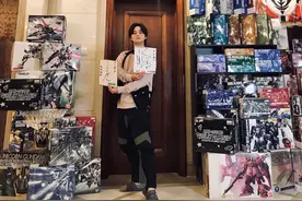 “资深二次元少年”尹正：爱油炸，爱肥宅，打游戏不菜，骑摩托不赖图片