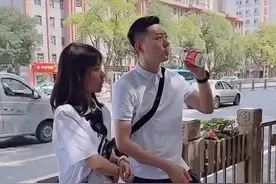“最嫩老爸”火了！和女儿逛街被认成“情侣”，网友：用防腐剂了图片