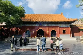 探访北京闹市人气寺院！香火旺春节受欢迎，还是雍正乾隆皇帝的家图片