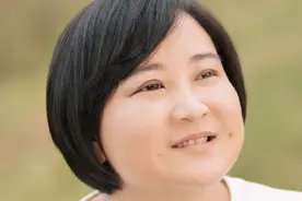 贾玲被曝遭打压，网友建议联手吴京，但二人地位已完全不同图片