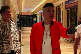 魏三转战直播带货，一身行头两万块显富态，骂徒弟卖货被指演剧本图片
