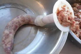 吃了这么多年烤肠，才知道外面薄薄的一层，原来是用这种东西做的图片