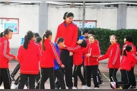 你13岁时多高？山东小女孩身高超姚明！称偶像是哈登图片