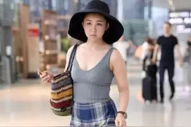李小萌虽有肉但比例完美，穿汗衫配阔腿裤，凹凸有致也是尤物身材图片