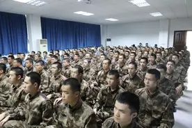 学好两会精神 走好军旅之路图片