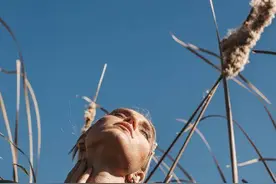 拯救大沙漠，能掐出水的少女肌肤，秋天也一样有图片