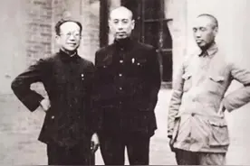 1937年，周恩来劳山遇刺，副官陈友才扮替身牺牲，死时身中20刀图片