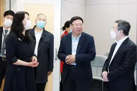​“吉吉”相遇 携手前行——吉林银行董事长陈宇龙一行到吉林日报社调研图片