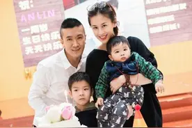 黄圣依婆婆带孙子摘草莓被质疑包场，网友神回复：果园就是她建的图片