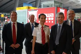 英国政府及有关企业参观中国高铁图片