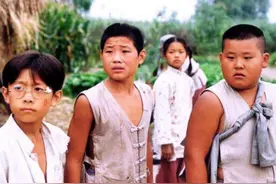 时隔16年，《小兵张嘎》小演员再聚首，张嘎不敢认，英子变美女图片