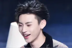 “小鬼”王琳凯的异色发型，个性潮流感满满图片
