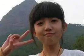 还记得“剪刀手”女孩？14年前网友扬言娶她，如今这样：还娶吗图片