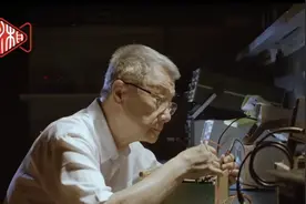 同学，妈妈说要听老师的话图片
