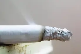 爷爷一根烟，差点要了孙子一条命！图片