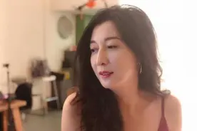 她与梅艳芳男友传绯闻，为成龙生下私生女，毁了自己和女儿的一生图片