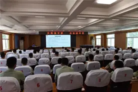 【我为群众办实事】法治宣传进军营 共筑普法强军梦图片
