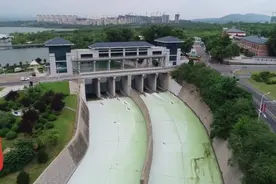 【防汛进行时】文昌湖区：应对台风“烟花”，萌山水库放水腾库容图片