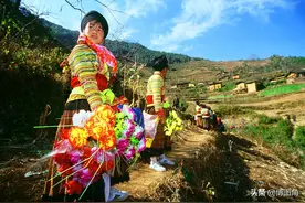 亲历原始奇特的傈僳族婚礼：吃饭喝酒都在地上，洞房里只有草垫子图片