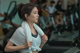 “老公表妹真贴心，彻夜照顾醉酒老公”女人一条朋友圈，婆家乱套图片