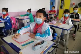 秒赞！珲春九岁少年白德诺迪拾金不昧图片
