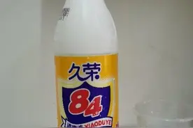 “84”消毒液有多危险？用头发试试就知道！图片