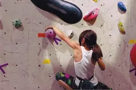 这孩子会飞吧？沈阳8岁女孩10秒攀爬12米岩壁走红图片