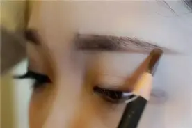 眉毛怎么画都不自然？几招教你避开误区！让眉毛更精致图片