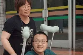 4年前，请求清华给陋宿，带母上清华的残疾考生魏祥，如今怎样了图片