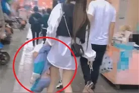 “最霸气”小姨走红，遛狗遛娃两不误，网友忍不住笑出猪叫声图片