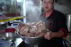 江苏90后小伙，大学毕业自创特色美食，每天流水3万，不接受预定图片