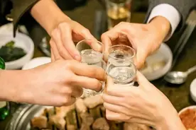 江苏最尴尬的名酒洋河大曲，档次口感不输五粮液，如今却无人问津图片