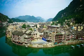 有江南水乡的风貌，又有山地建筑的布局，这里藏着所有古城的精华图片