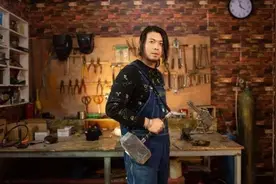 “保定樊少皇”手工耿全网粉丝近800万，大肠刺身、倒立洗头机、大眼神器···看过他视频的人都笑了图片