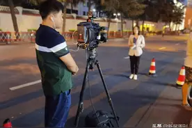 记者直击 | 在美驻成都总领事馆前图片
