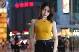 美女一身清凉穿搭非常好看，给人的感觉就是光鲜靓丽，曼妙身姿图片