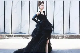 戚薇黑魔女装爆光 衣品惹火看不出35岁的年纪图片