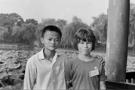 两个学霸，截然不同的人生选择，结果令人深思图片