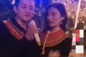 李亚鹏新恋情曝光，当亲朋好友面拥吻女友，向准岳母下跪诚意满满图片