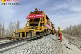 和若铁路铺轨完成全线建设任务60%以上图片