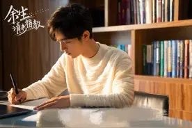 杨紫肖战新剧照曝光！肖战亲到杨紫脸变形，女方笑得甜蜜图片