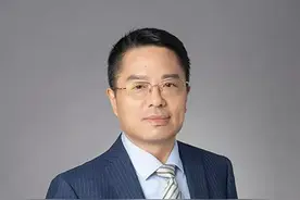 最新！中芯国际“换帅”，毕业于这所顶尖985大学！图片