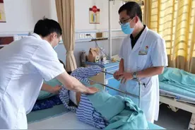 因为爱杨梅，泉州一老伯成高位截瘫！最近好多人中招图片