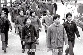 1977年，恢复高考第一年是什么样的？亲历者告诉你（内附真题）视频封面