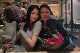 范斯晶带男友见母亲！范志毅前妻罕见现身，曾因分手费对簿公堂图片