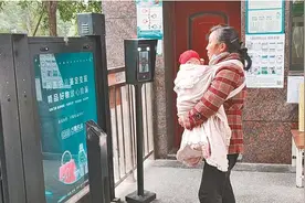 达城多个小区安装“刷脸”门禁，现场测试：“刷”照片就能“骗”开图片
