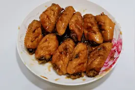 三步做出色香味俱全的可乐鸡翅，不腥不柴，软烂脱骨，快来试试吧图片