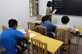 江苏：一教师违规补课被查，教育部门处罚很严厉，家长却有苦难言图片