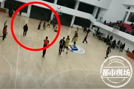 江西男子篮球联赛上演“全武行”多名球员追打裁判 篮协：判宜春0:20南昌告负图片
