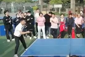33岁张继科晒近况，公园打乒乓球被赞超过许昕，却被路人完虐？图片